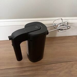 Cordless hand mixer